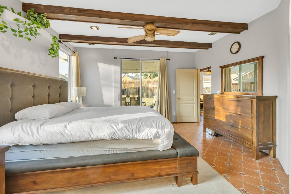 Inside the house. Paramount Spaces, a Mediterranean-style vacation rental in Sacramento (photo 4)