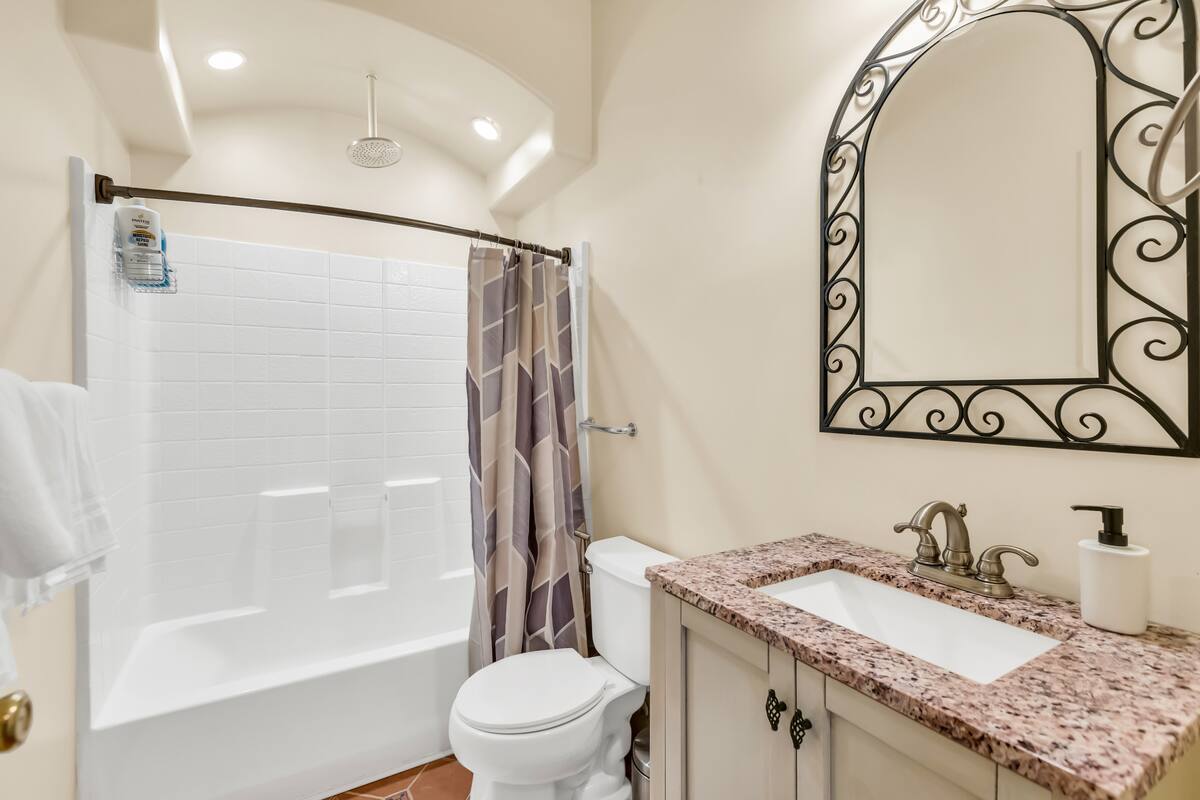Inside the house. Paramount Spaces, a Mediterranean-style vacation rental in Sacramento (photo 7)